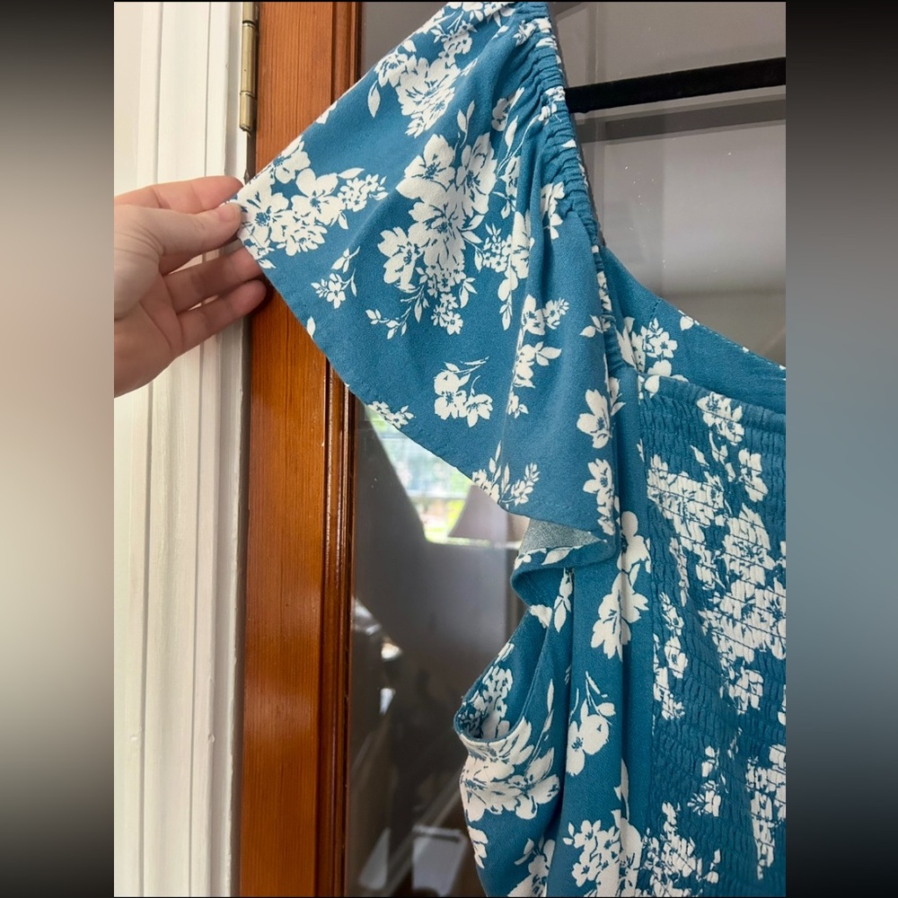 Old Navy Blue and White Floral Maxi Dress - Picture 4 of 5